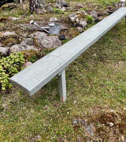 Vanha, tukeva, pitkä penkki, väri kaunis vaalean vihertävä/harmaa