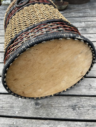 Punottu vanha kori, puinen pohja 