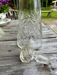 Vanha lasikarahvi korkilla, kauniit hiontakuviot