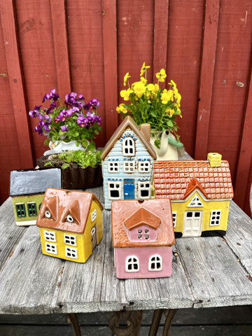 Minikokoinen keraaminen talolyhty, Ib Laursen, kolme erilaista