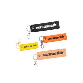 Keinonahkamerkki avainrenkaalla ja papukaijalukolla