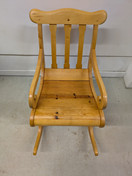 Upea vanha puinen keinutuoli 