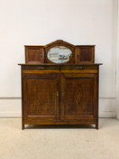 Kunnostettu vanha peilipiironki 