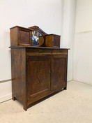 Kunnostettu vanha peilipiironki 