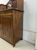 Kunnostettu vanha peilipiironki 