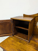 Kunnostettu vanha peilipiironki 