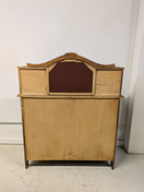 Kunnostettu vanha peilipiironki 