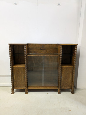 Komea vanha vitriinikaappi 