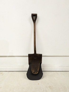 Entisöity antiikki lapio 