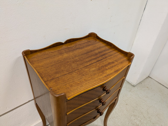 Retro Rokokoo yöpöytä / lipasto 