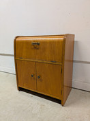 Vintage levysoitinkaappi