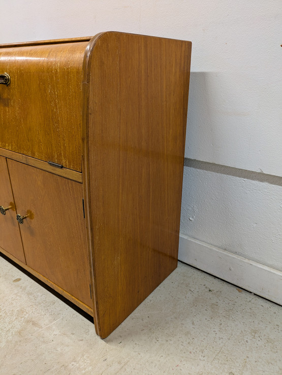 Vintage levysoitinkaappi