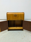 Vintage levysoitinkaappi