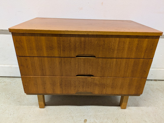 Teak lipasto / yöpöytä 60-luku