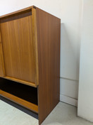 Teak liukuovikaappi / tv-kaappi 60-luku