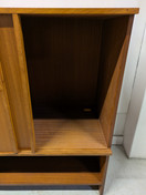 Teak liukuovikaappi / tv-kaappi 60-luku