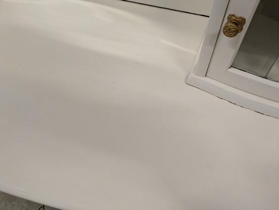 Kaunis vanha peilipiironki 