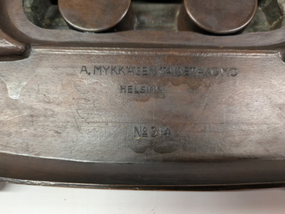 Mustepulloteline Mykkänen taidetakomo Nro 314