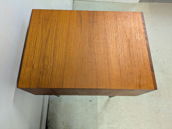 Teak lipasto / yöpöytä 60-luku