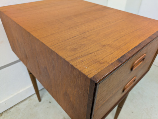 Teak lipasto / yöpöytä 60-luku