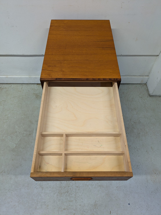 Teak lipasto / yöpöytä 60-luku