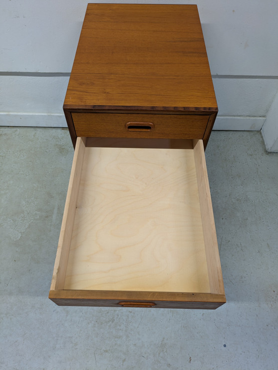Teak lipasto / yöpöytä 60-luku