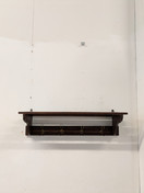 Vanha puinen hattuhylly / naulakko 