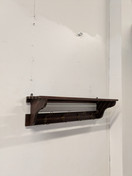 Vanha puinen hattuhylly / naulakko 