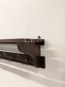 Vanha puinen hattuhylly / naulakko 