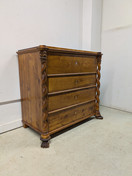 Entisöity antiikki lipasto 