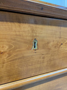 Entisöity antiikki lipasto 