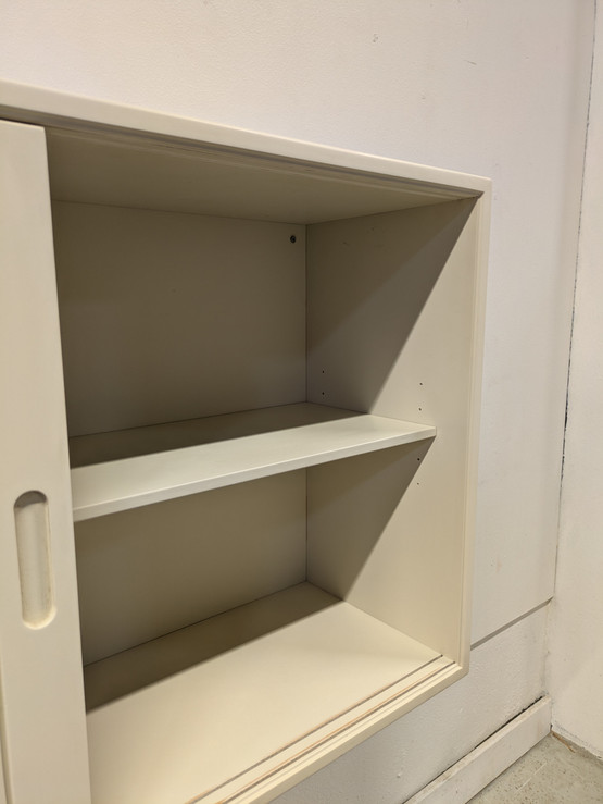 Retro liukuovikaappi 