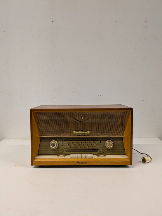 Vintage radio