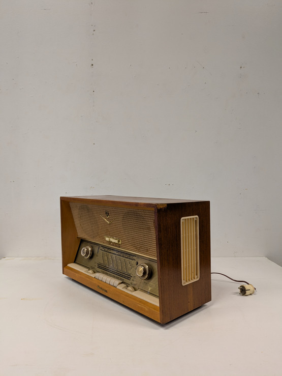 Vintage radio