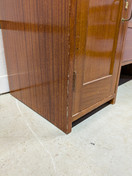 Vanha kunnostettu peilipiironki 