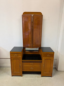 Vanha kunnostettu peilipiironki 