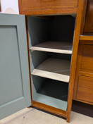 Vanha kunnostettu peilipiironki 