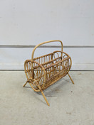 Upea vintage rottinkinen lehtiteline