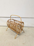 Upea vintage rottinkinen lehtiteline