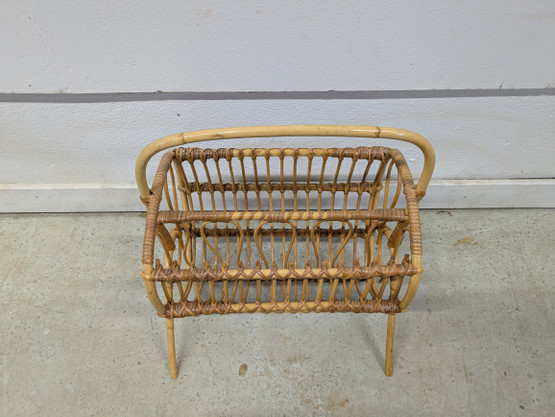 Upea vintage rottinkinen lehtiteline