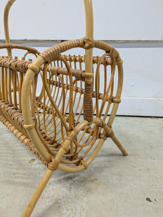 Upea vintage rottinkinen lehtiteline