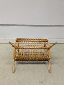 Upea vintage rottinkinen lehtiteline