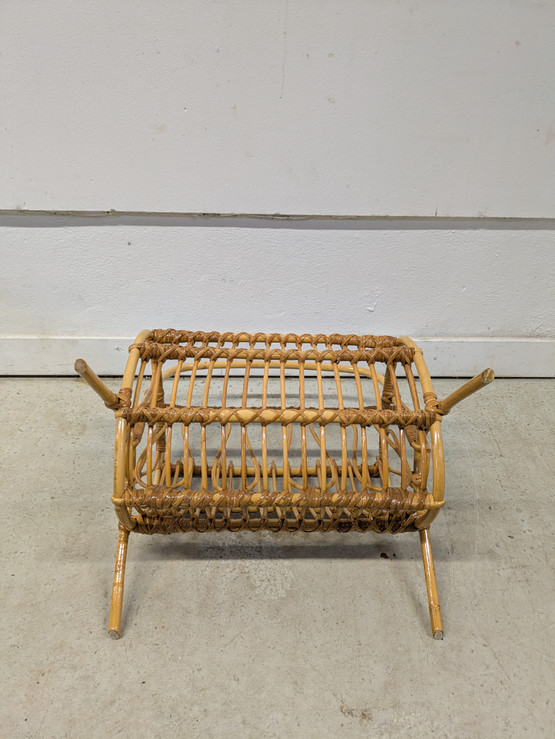 Upea vintage rottinkinen lehtiteline