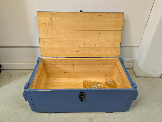 Vanha puinen arkku / laatikko 