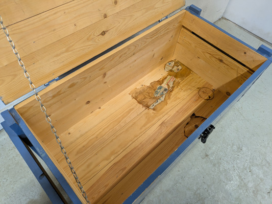 Vanha puinen arkku / laatikko 