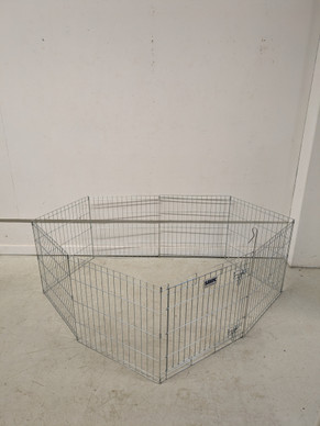 Koiran metallinen aitaus