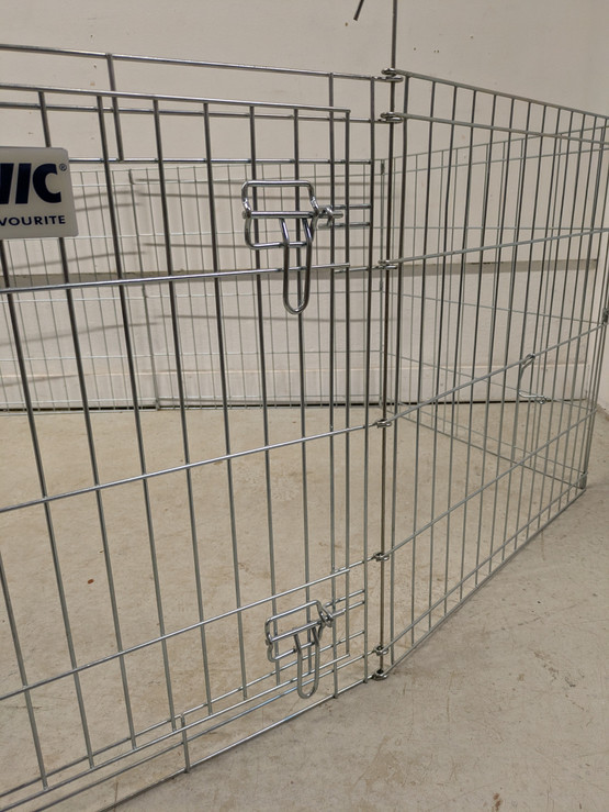 Koiran metallinen aitaus