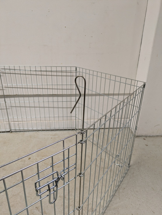 Koiran metallinen aitaus