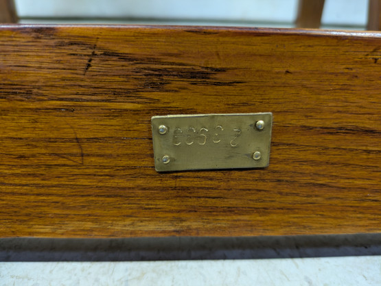 Trestle kirjoituspöytä, korkeussäädettävä