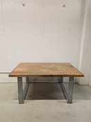 Upea industrial tyylinen ruokapöytä 